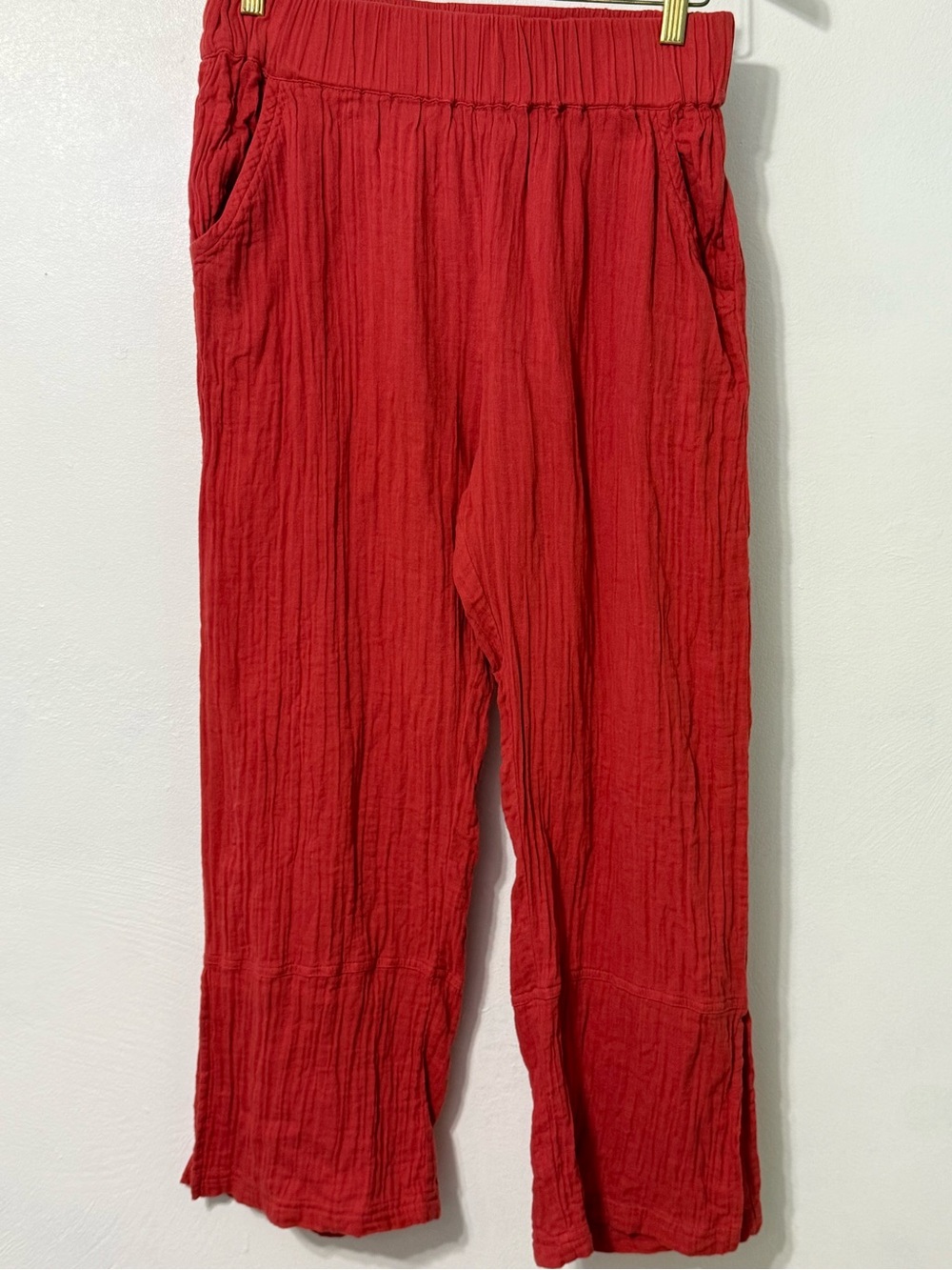 Pact Double Gauze Split Hem Red Textured Pull-On Pants women’s medium pockets